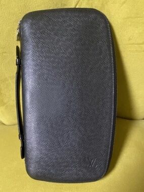 Louis Vuitton Men's Black Tiaga Leather Bilfold Case with Carrier Strap